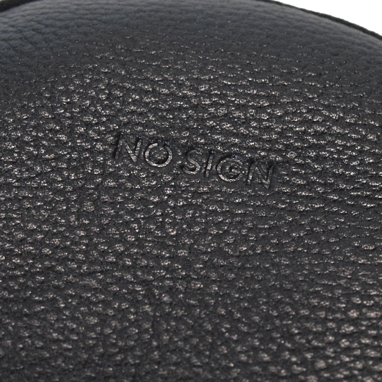 ラウンドミニポーチ NSE24-011BK NO SIGN