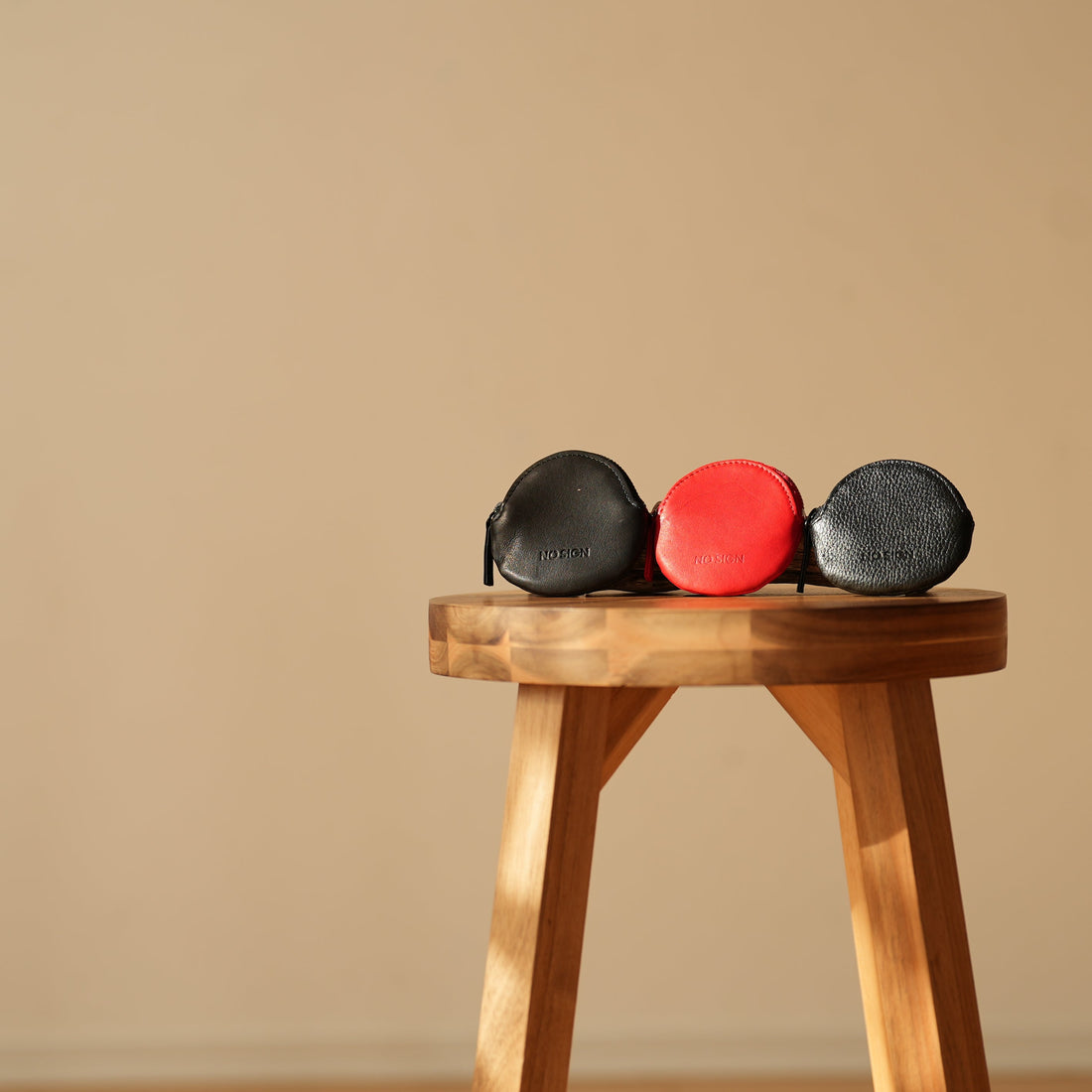 NO SIGNのオススメコインケース｜ミニマルデザインと機能性が融合した逸品