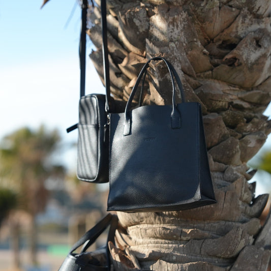 ジェンダーレス革小物が今、選ばれる理由｜個性と機能美が共存する新定番