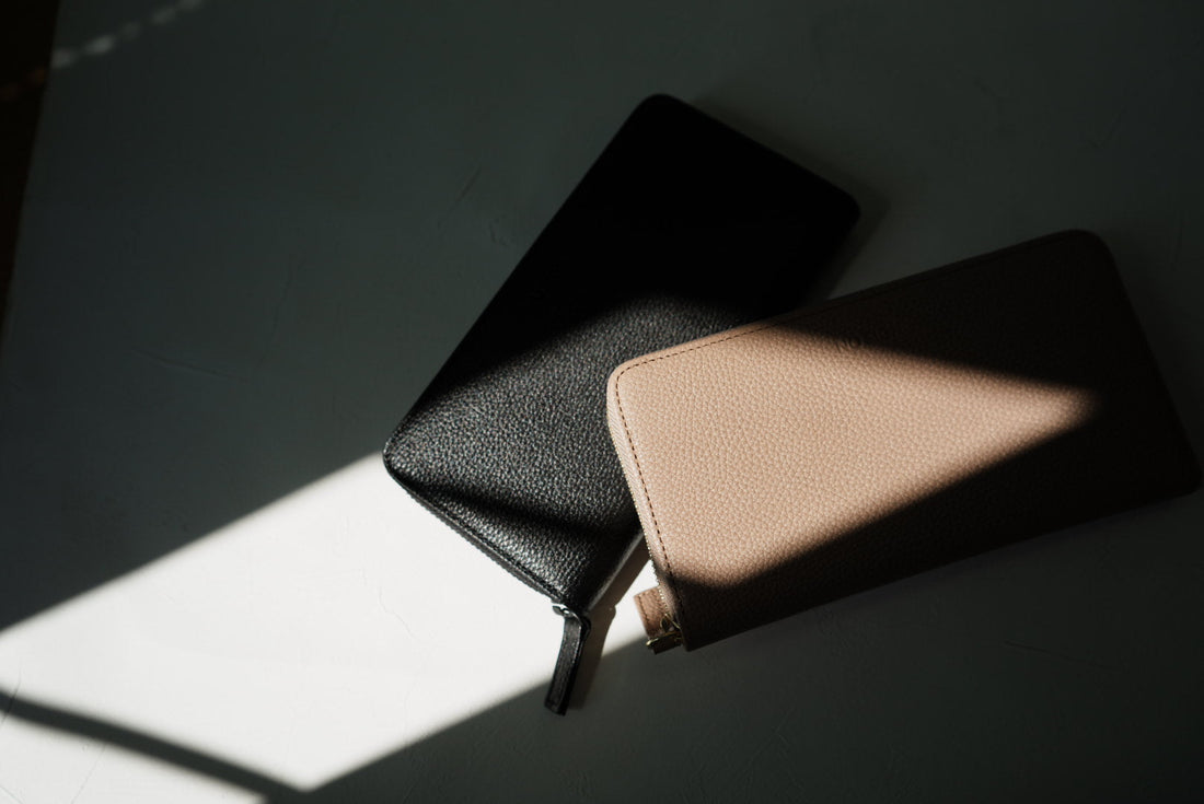 【NO SIGN ラウンドジップウォレット】ミニマルに輝く、大人のための長財布