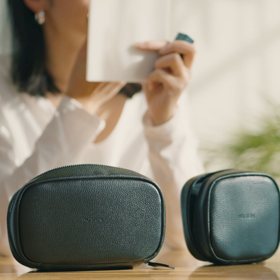 旅をもっと自由に、もっとスマートに。NO SIGNの革小物が旅行好きに選ばれる理由