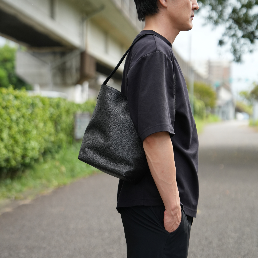 バゲットバッグとは？大人がおしゃれに持つ選び方｜メンズにもおすすめ｜日本製レザーブランド｜NO SIGN