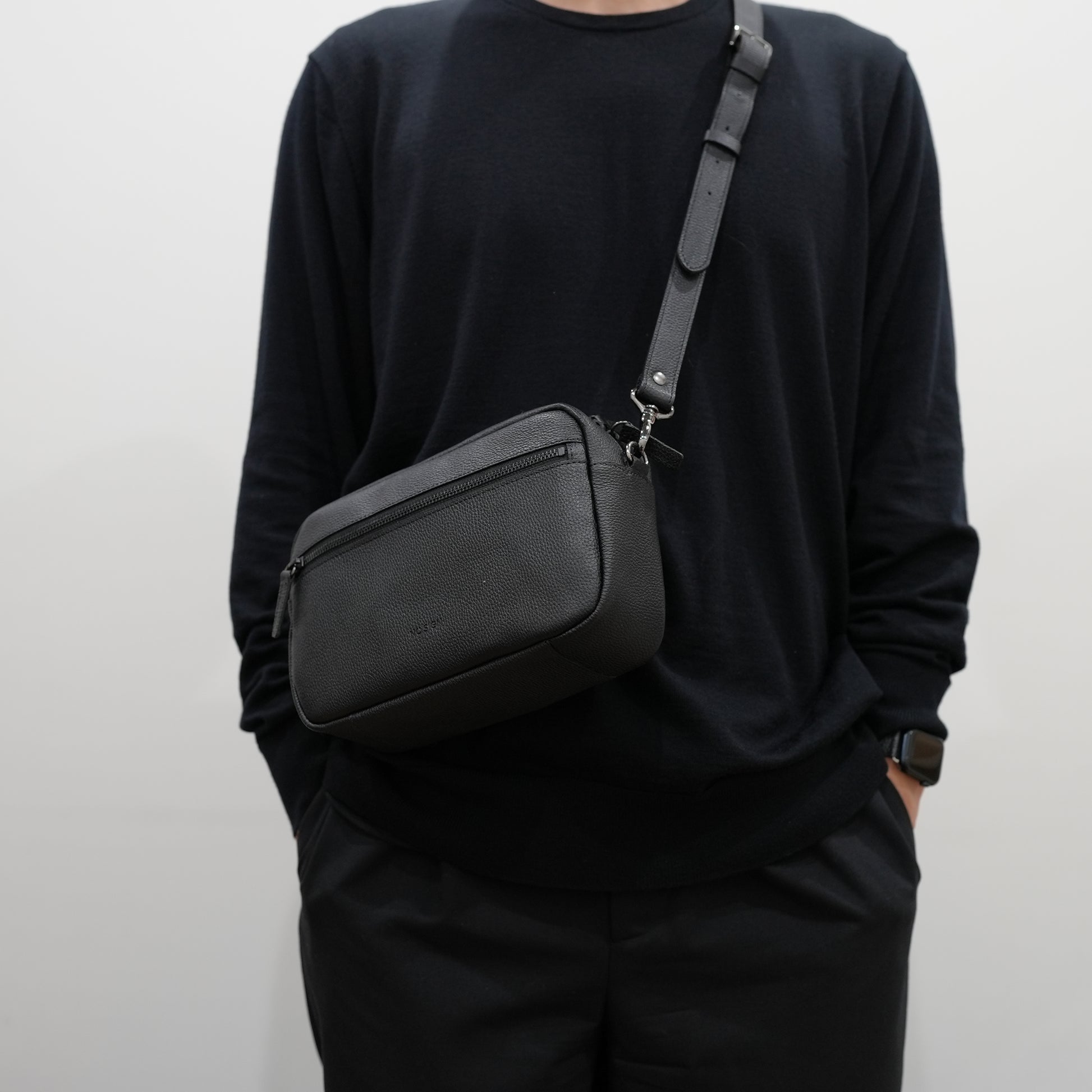 クロスボディ カメラバッグ  NSE25-005BK NO SIGN