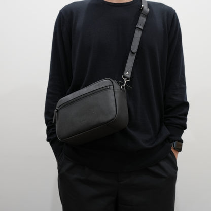 クロスボディ カメラバッグ  NSE25-005BK NO SIGN