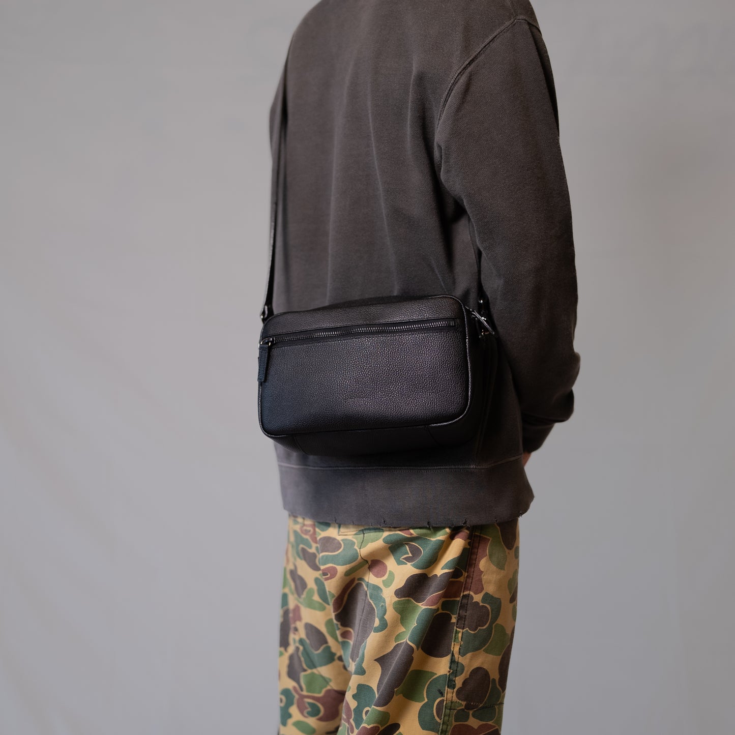 クロスボディ カメラバッグ  NSE25-005BK NO SIGN